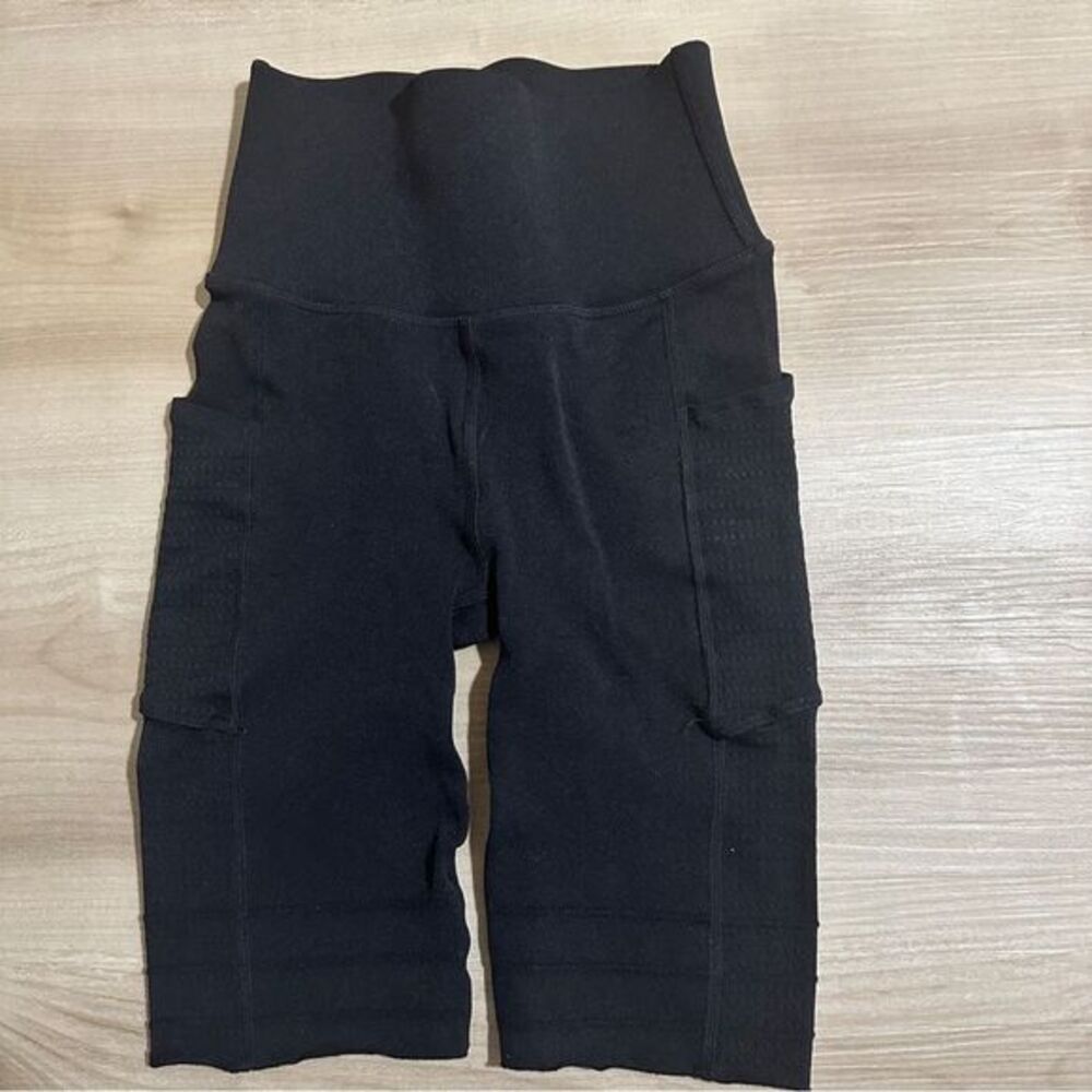 Fabletics High-Waisted SculptKnit Black Pocket Short Size XS High Rise - Picture 9 of 11